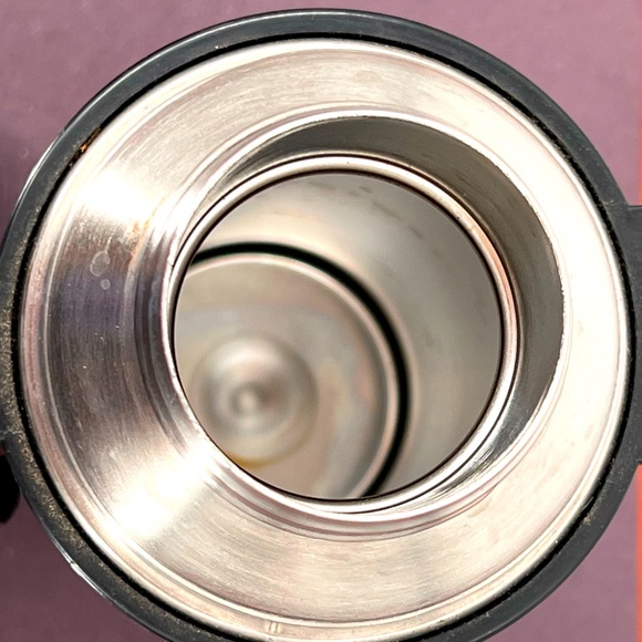 Hot/Cold Vacuum Insulated
Thermos Retractable Handle with
Strap 3 piece app 10x3 - Picture 6 of 8